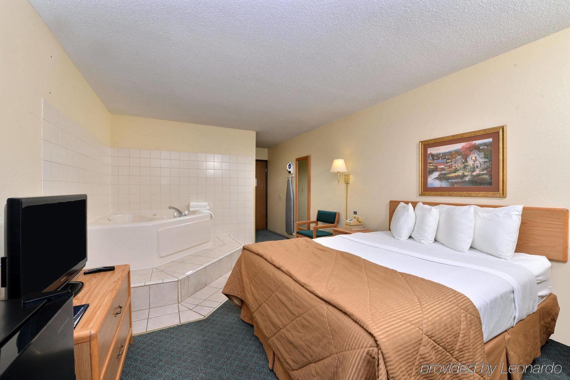 Americas Best Value Inn & Suites Detroit Lakes Exterior photo